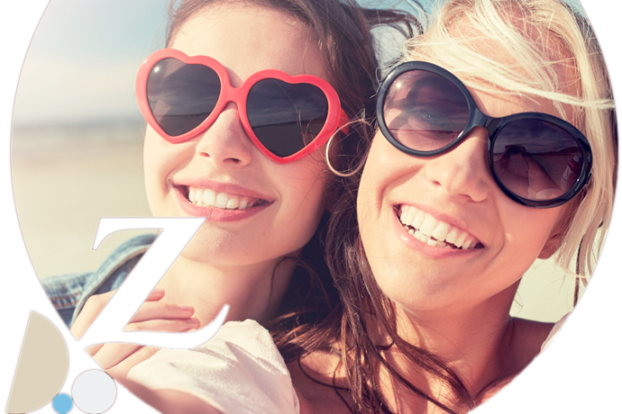 chicas jóvenes sonrientes