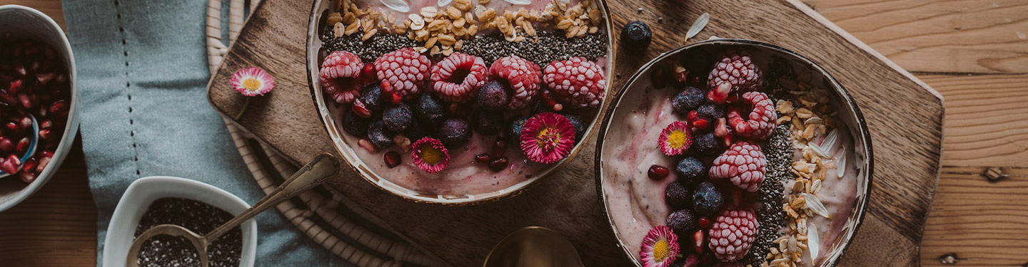 Bowls de frutas con yogurt
